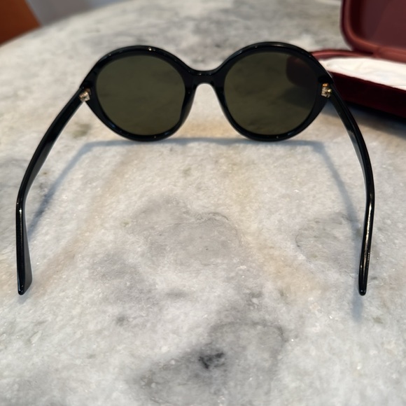 GUCCI WOMENS ROUND SHINY BLACK SUNGLASSES gently used - Picture 4 of 5